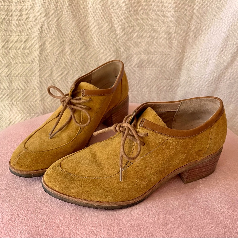 Clark’s Original Women’s Suede Casual Low Heel in Mustard Yellow